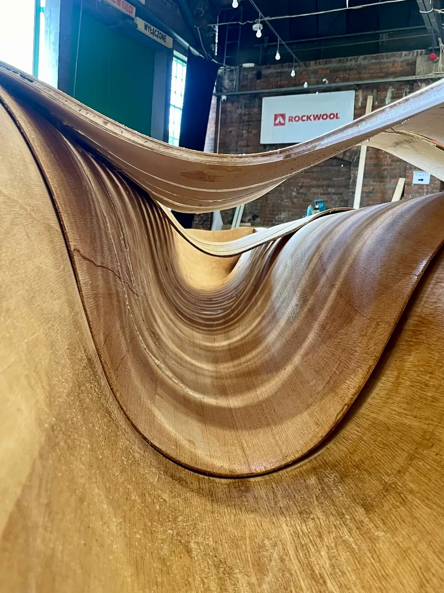 The double-curved hull seen from inside